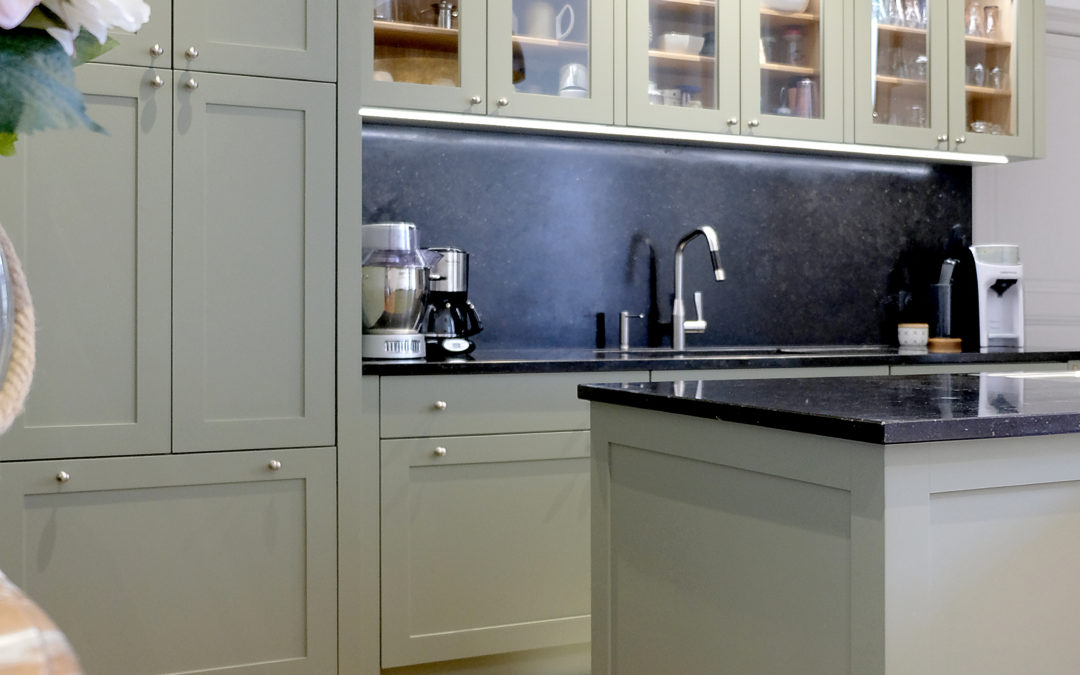 Cuisine style cottage anglais pour un appartement ancien à Rennes