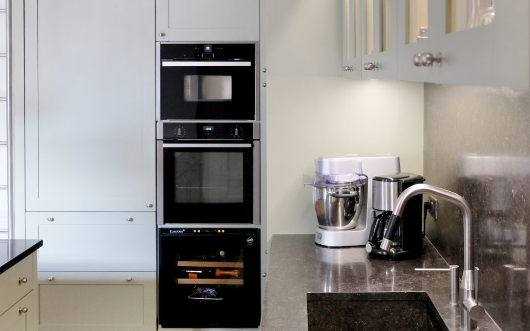 Une cuisine au style cottage anglais pour un appartement ancien à Rennes