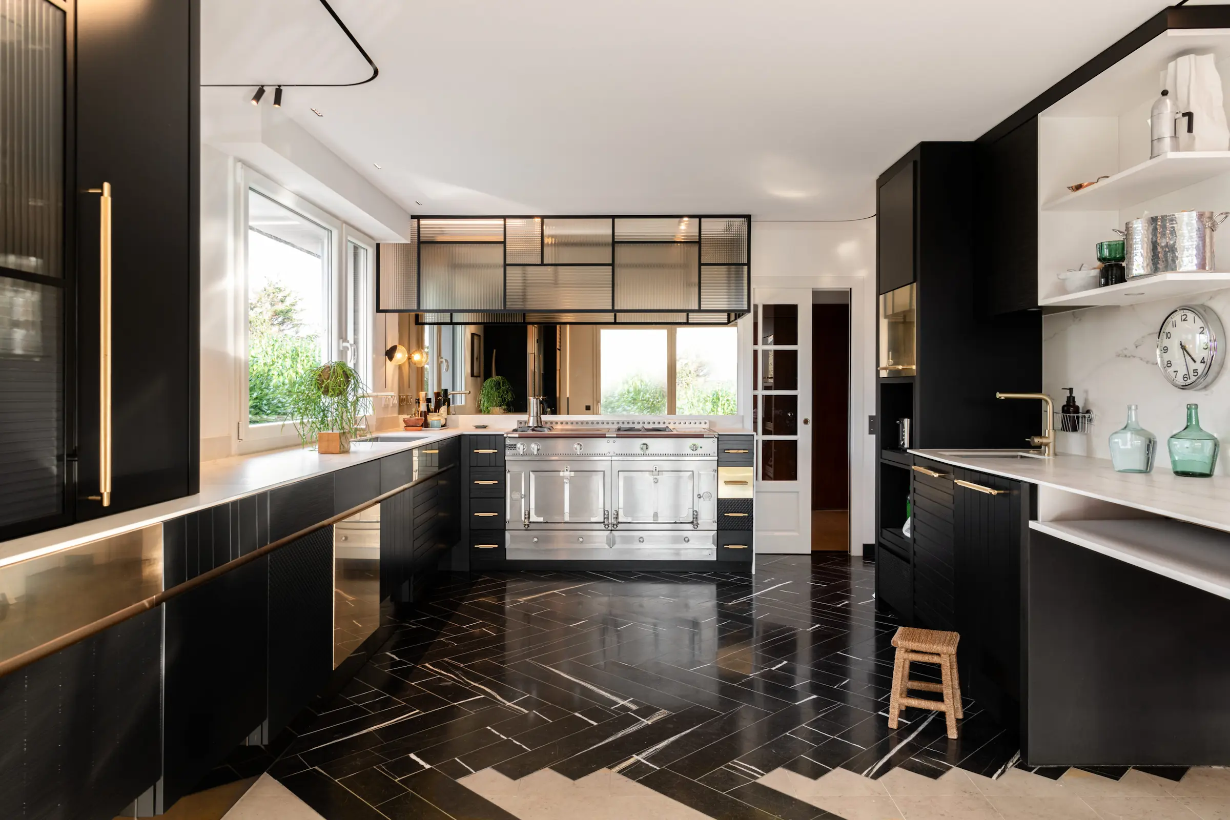 cuisine luxe or et noir